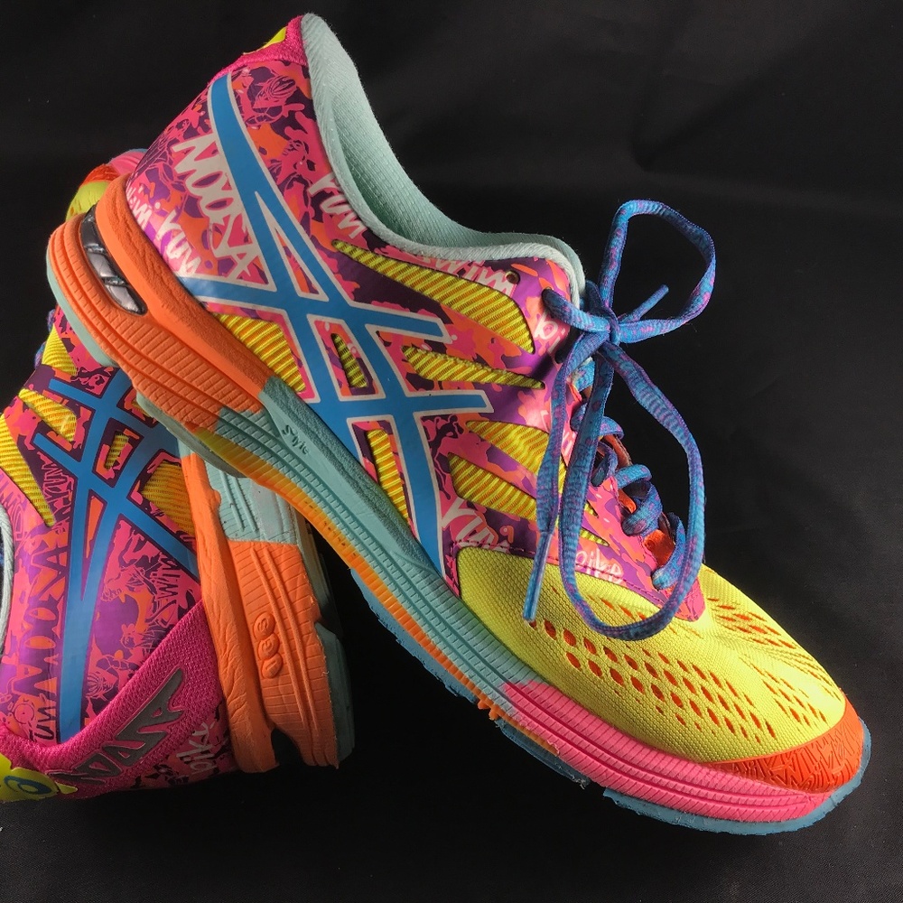 Mint condition, ASICS GEL-Noosa Tri 10 wmens 9 US